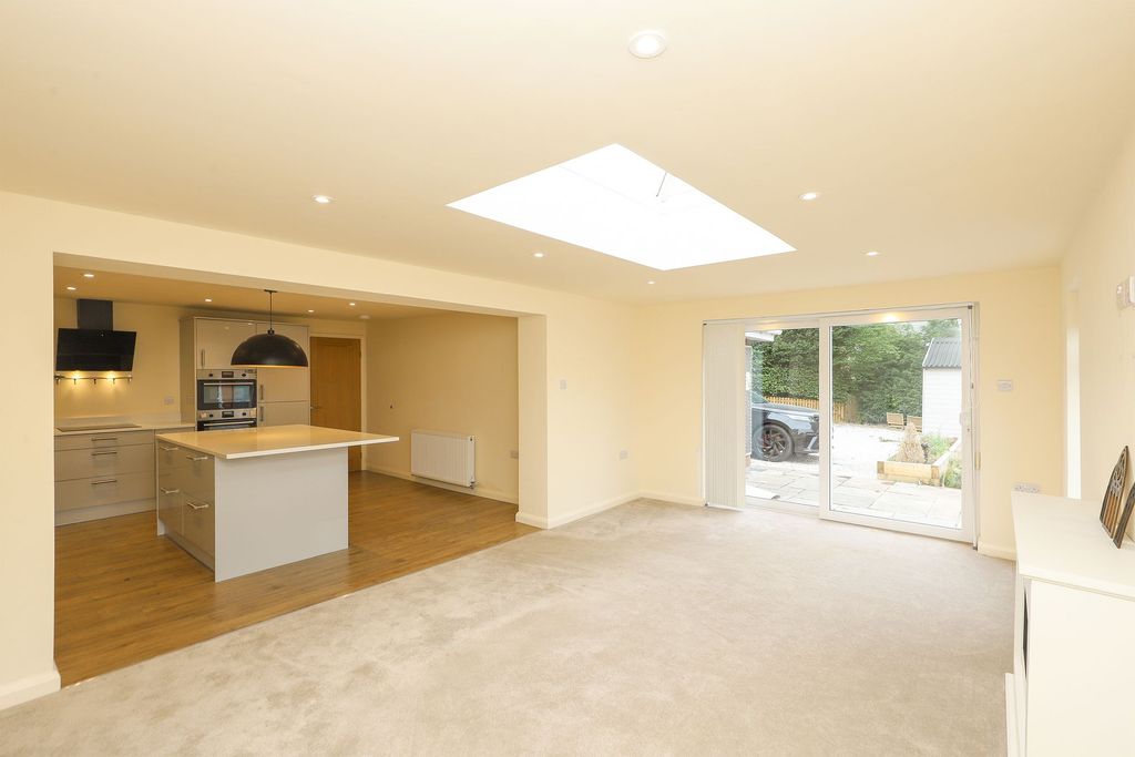 Property photo 2 of 23