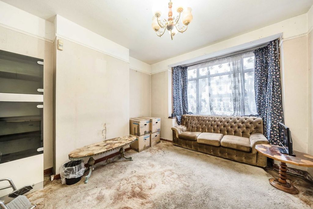 Property photo 2 of 11