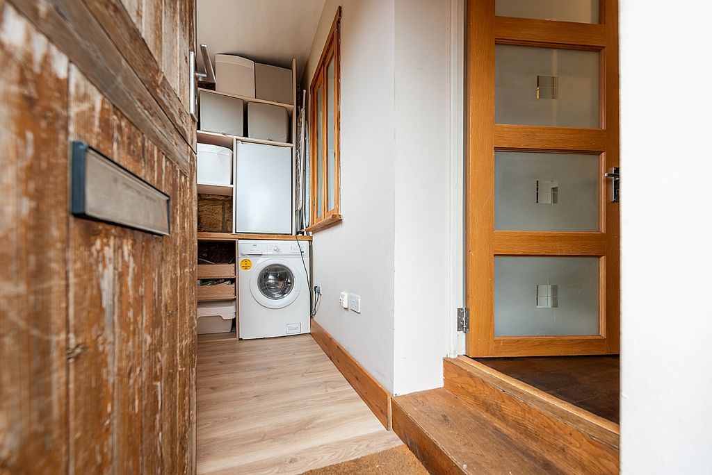 Property photo 2 of 27 Hallway