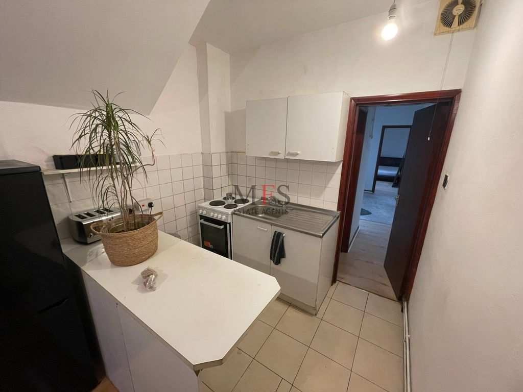 Property photo 3 of 9 Photo 7