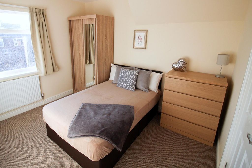 Property photo 1 of 5 Bedroom