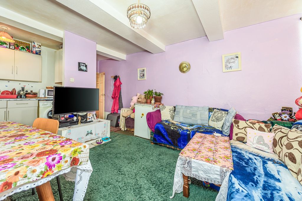Property photo 3 of 35