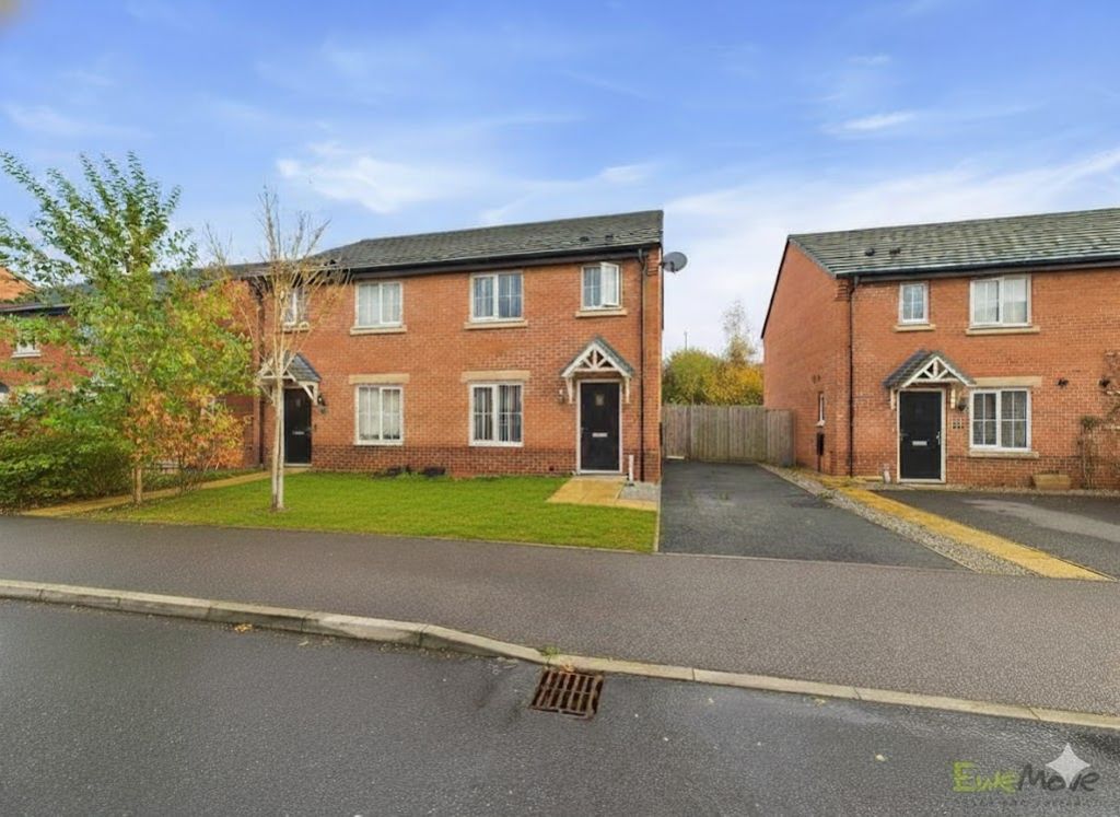 Property photo 1 of 17 Front Emilydimelowewemovewhitchurchandnantwich