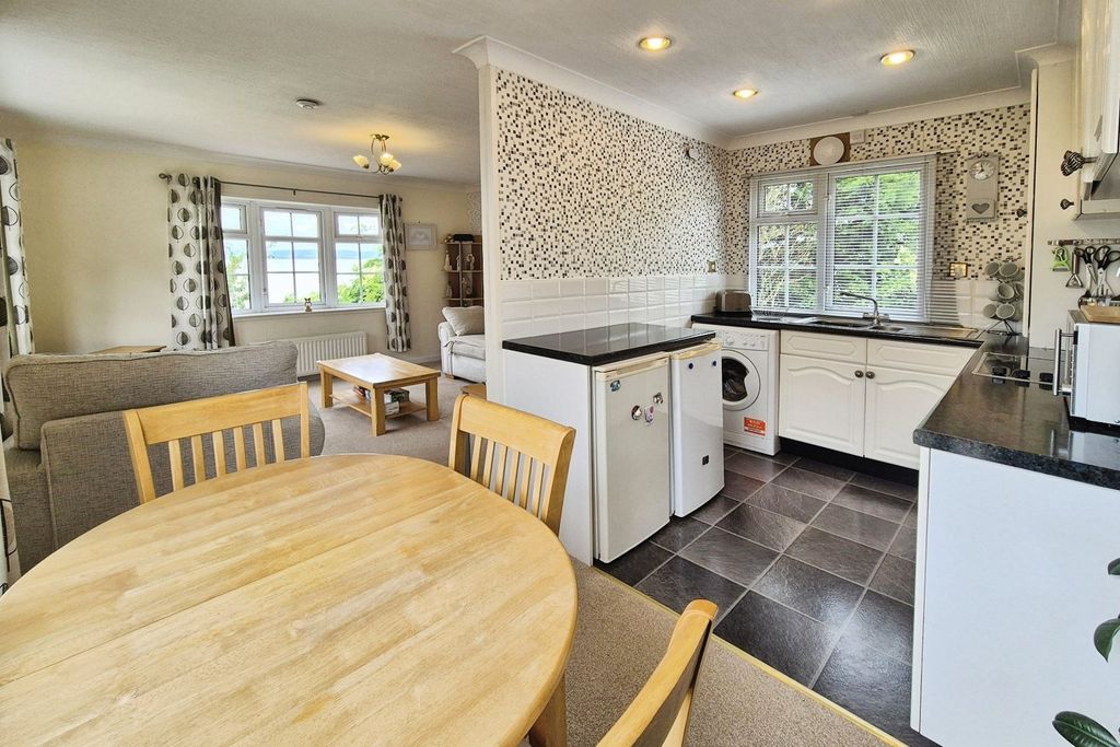 Property photo 3 of 18 Kitchen/Dining Room