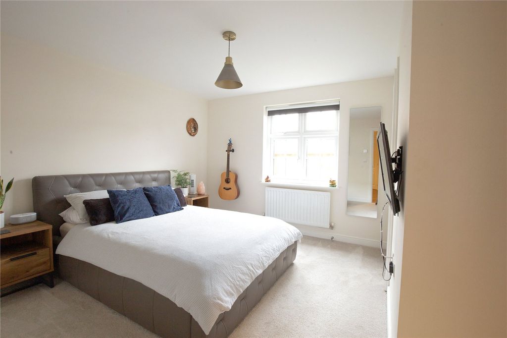 Property photo 2 of 15 Picture No. 12