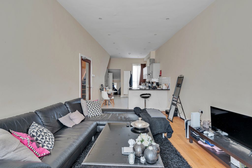 Property photo 2 of 11