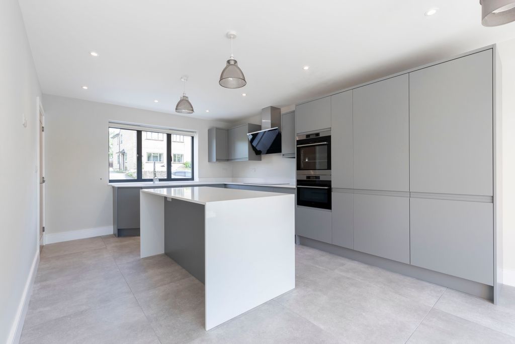 Property photo 2 of 16 Woodbine House-10