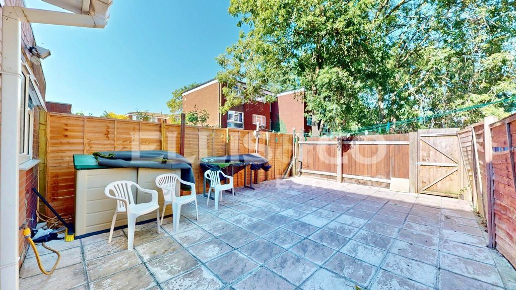 Property photo 2 of 17 Picture No. 01