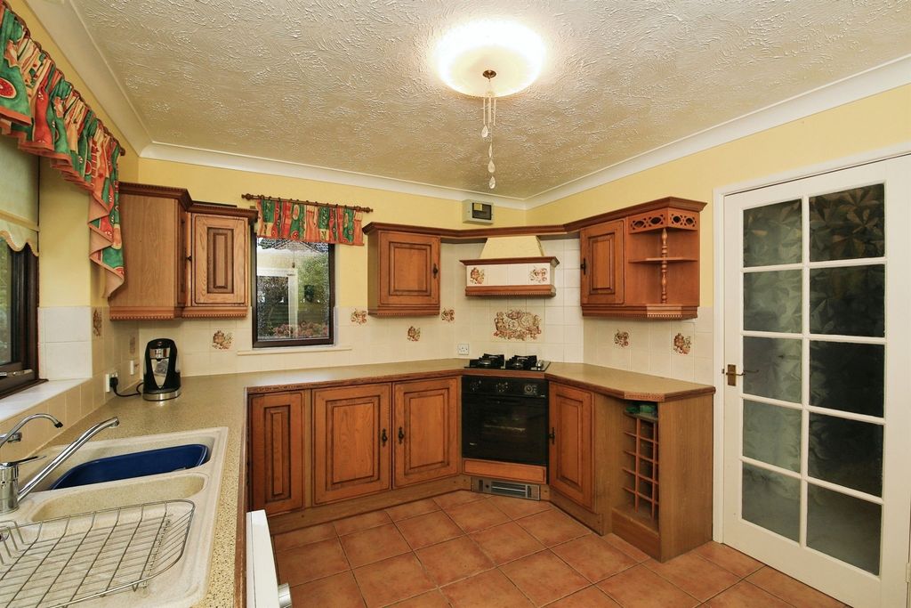 Property photo 3 of 15