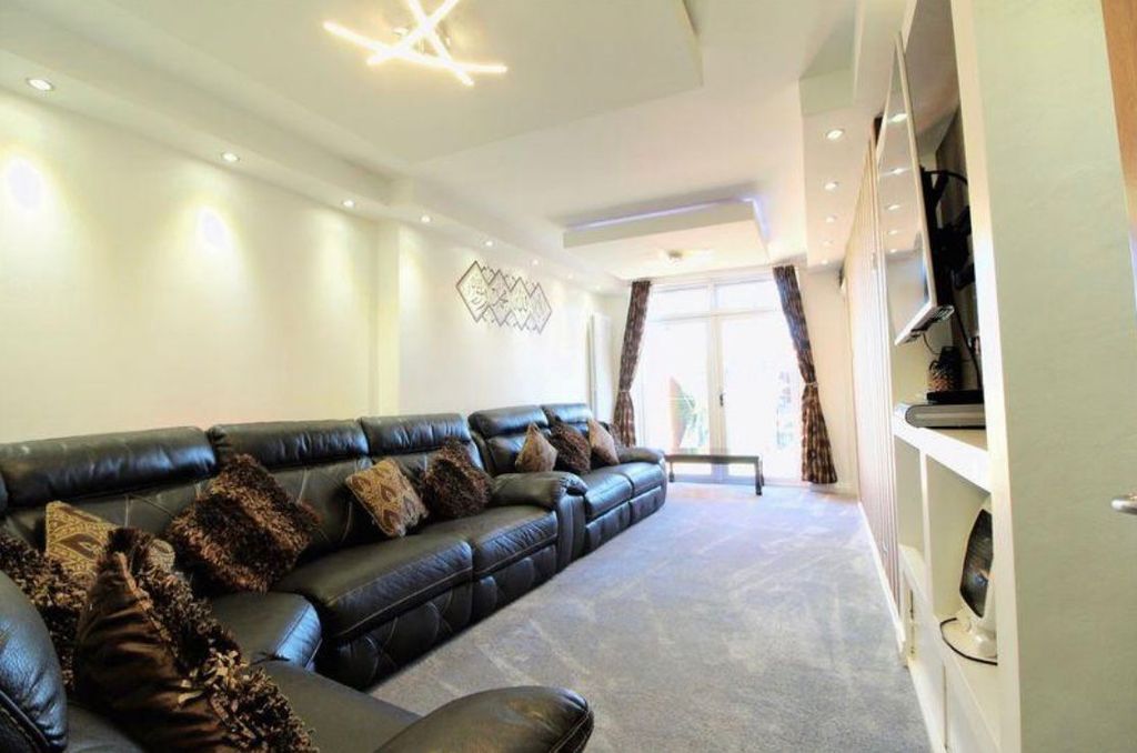 Property photo 2 of 16 3930E4d3-43F9-4209-8569-E6Dcbeb37Eba.Jpeg