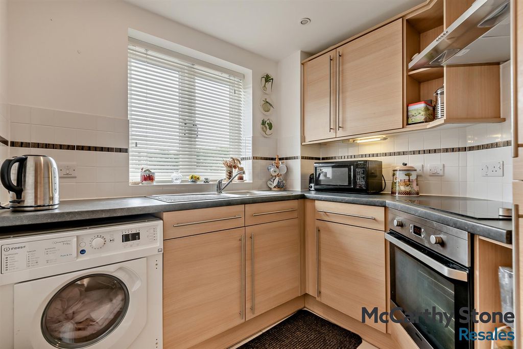 Property photo 3 of 15 8680499-Interior12-800.Jpg