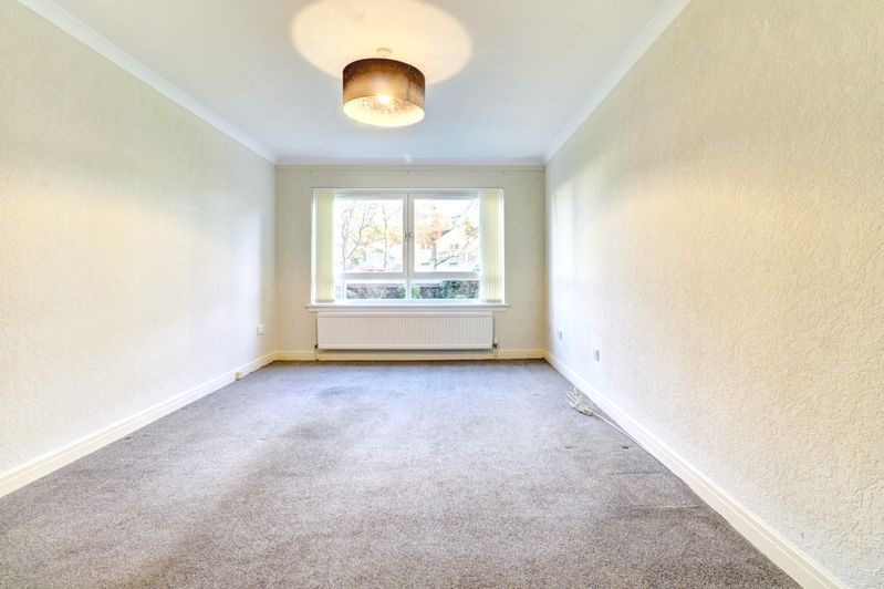 Property photo 3 of 18 Lounge