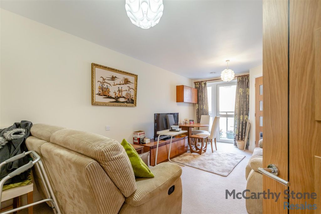 Property photo 2 of 34 8671958-Interior11.Jpg