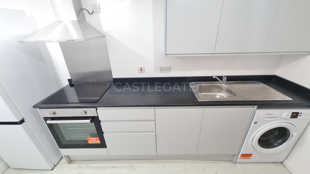 Property photo 3 of 12 Flat 8, 27 Market Place, Huddersfield, HD1 2Aa (4)