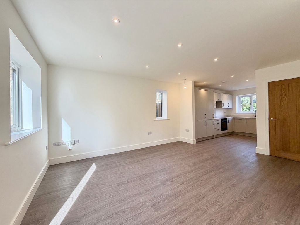 Property photo 2 of 16 Picture No. 13