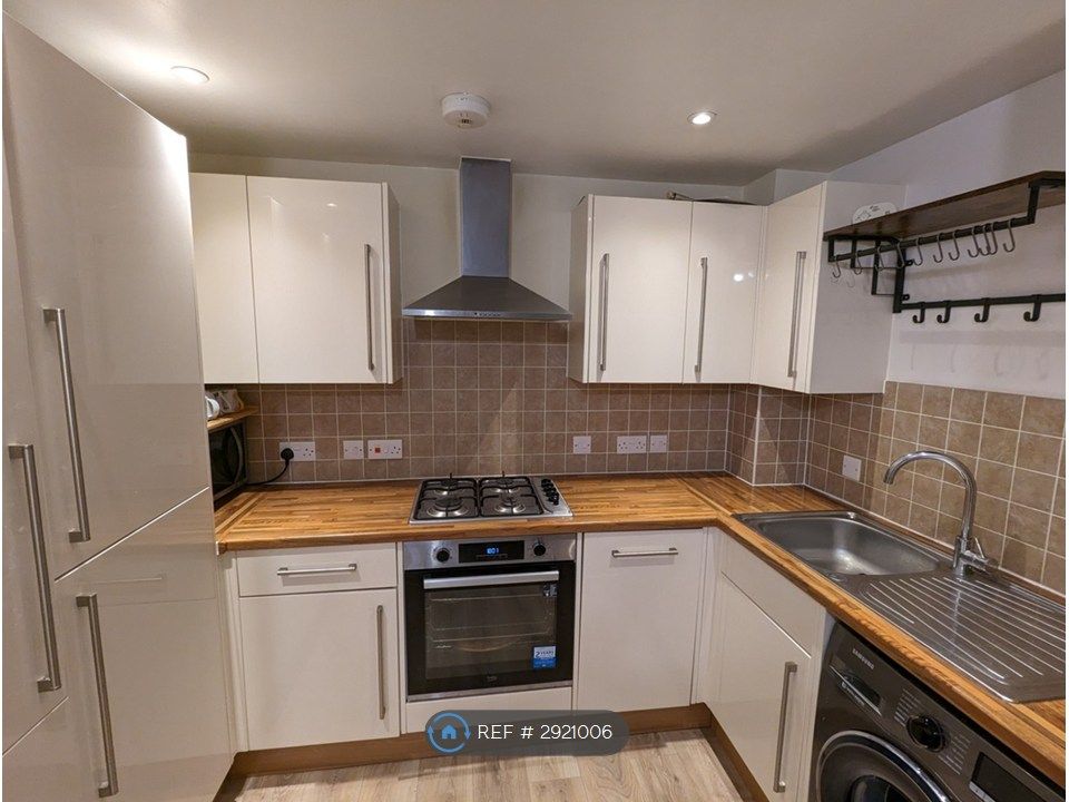 Property photo 3 of 8 Kitchen