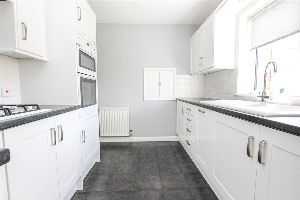 Property photo 3 of 21 Kitchen