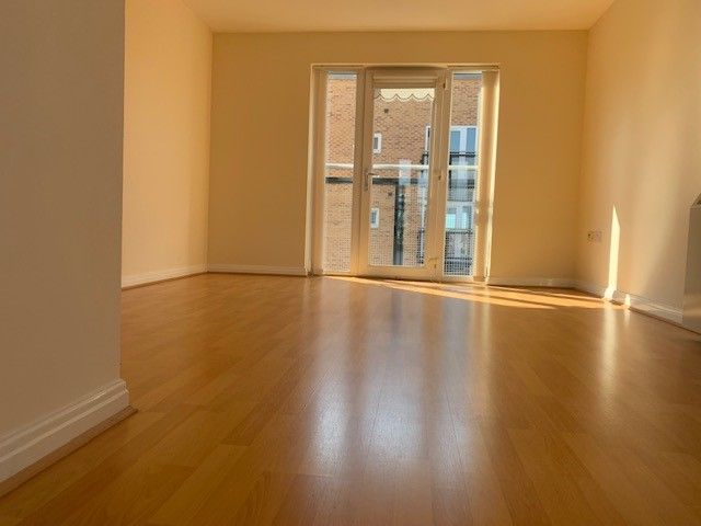 Property photo 1 of 12 Living Room