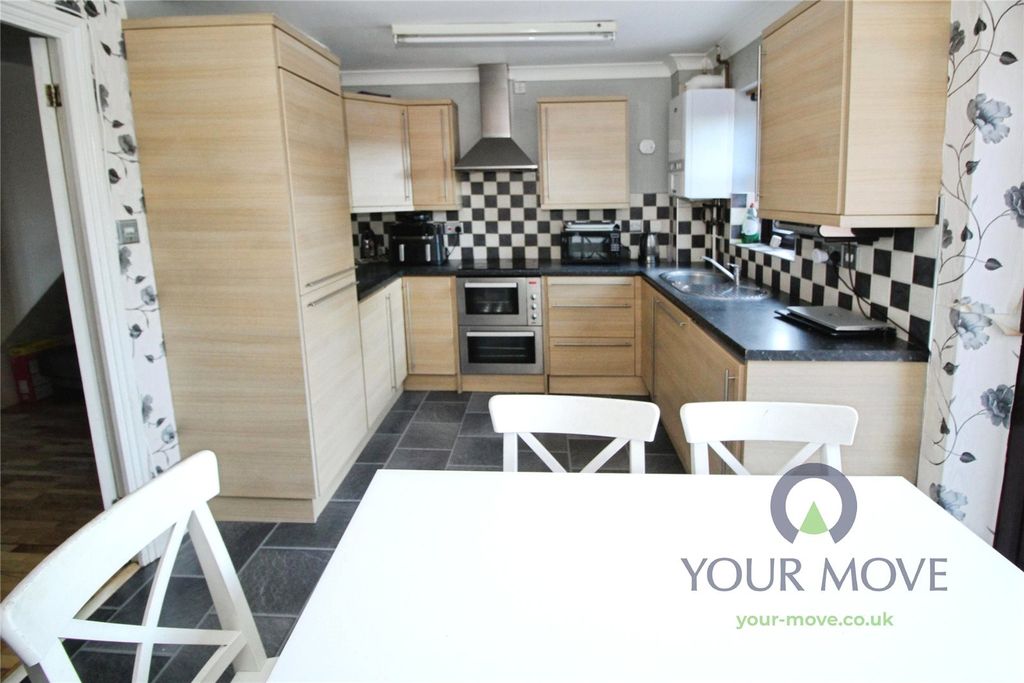 Property photo 3 of 14 Kitchen/Dining Room