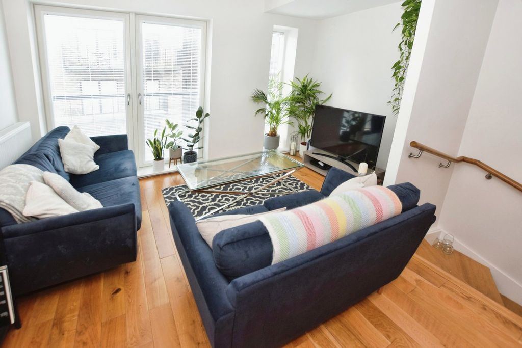 Property photo 2 of 26 Picture No. 24