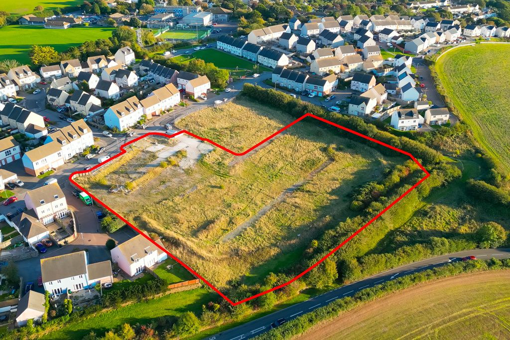 Property photo 1 of 8 Photo 4