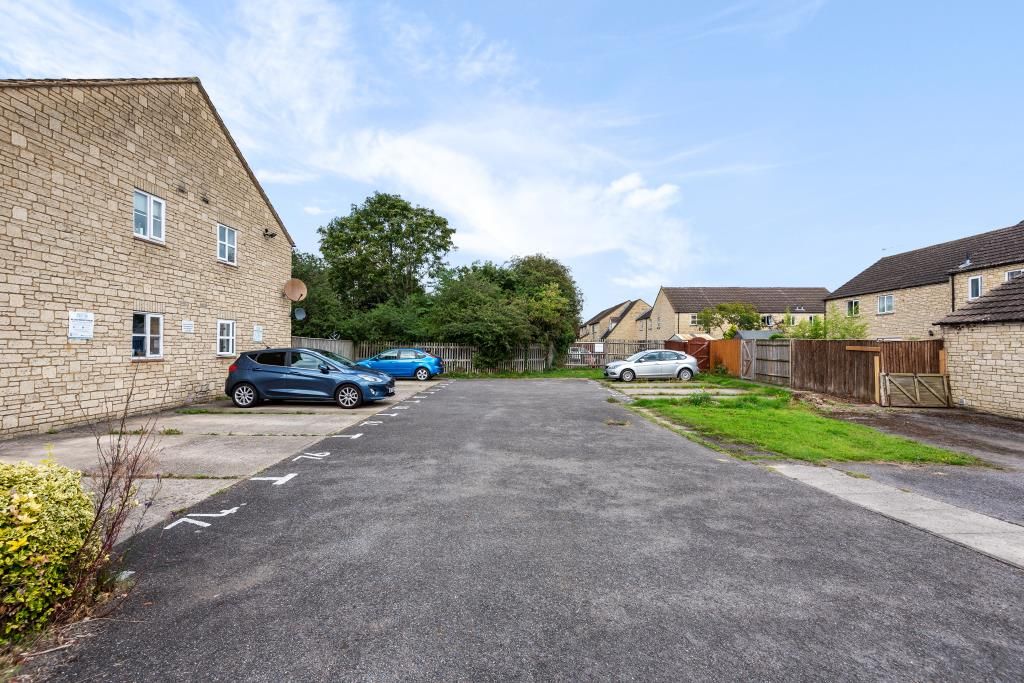 Property photo 2 of 10 Parking View