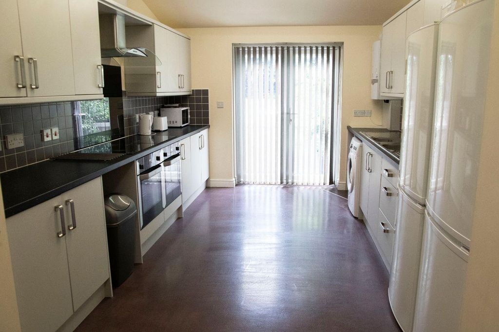Property photo 1 of 8 Kitchen.Jpg