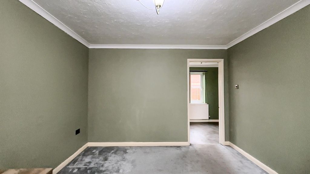 Property photo 2 of 17 4734213