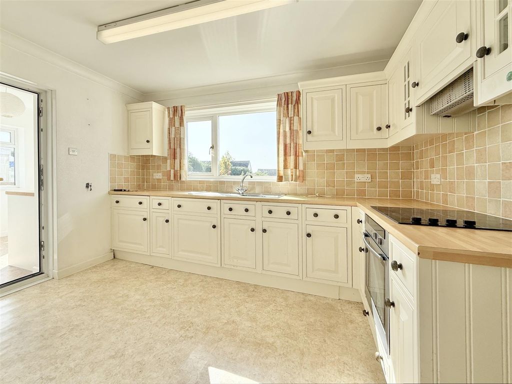 Property photo 3 of 16 Kitchen.Jpg