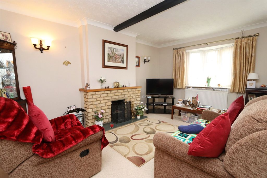 Property photo 2 of 12 Lounge