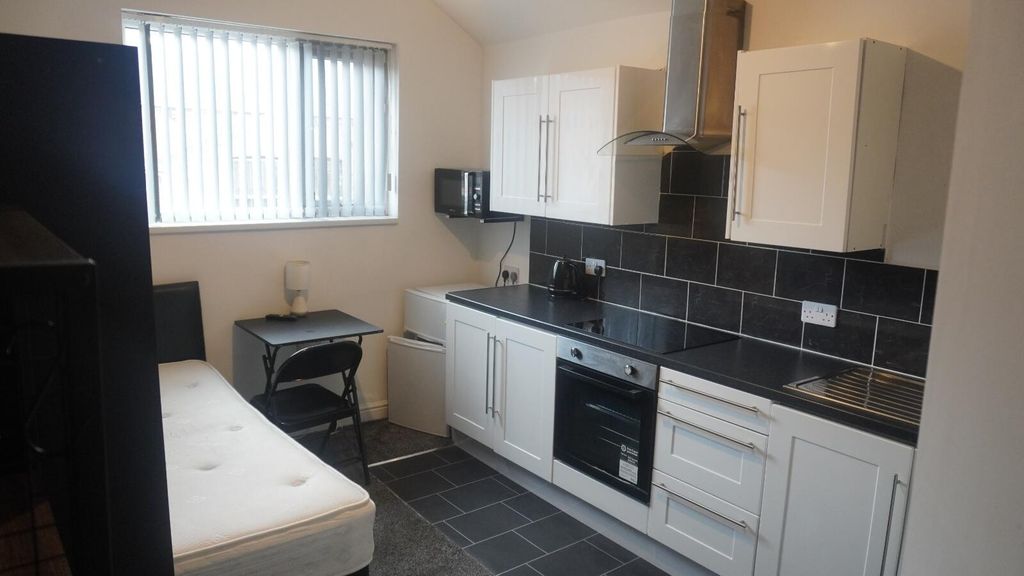 Property photo 1 of 7 Kitchen