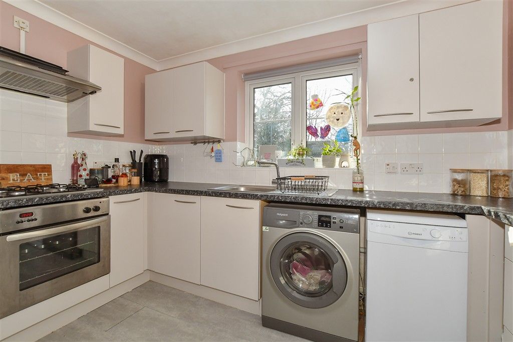 Property photo 2 of 9 Kitchen