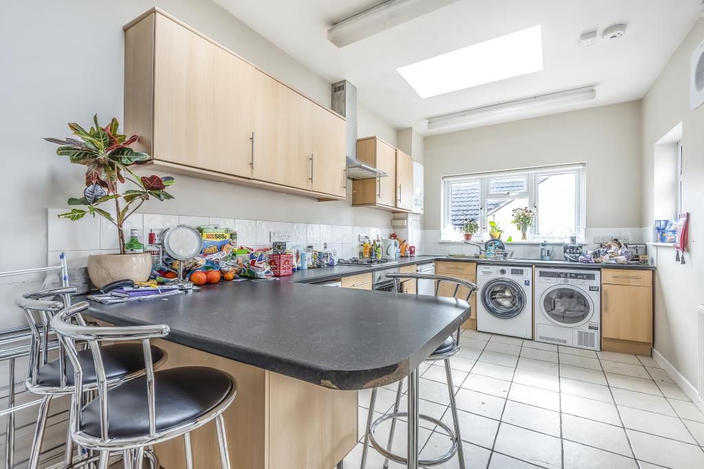 Property photo 2 of 10 Kitchen