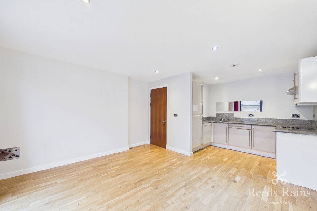 Property photo 2 of 11 Picture No. 01