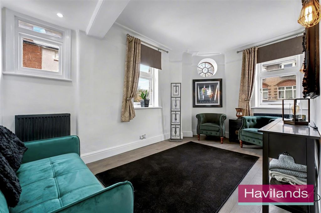 Property photo 2 of 13 Flat 21A, The Grangeway N21 2HD-4.Jpg