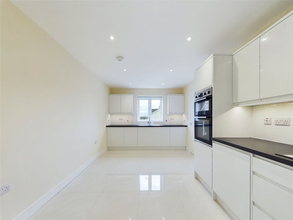 Property photo 3 of 17 Picture No. 02