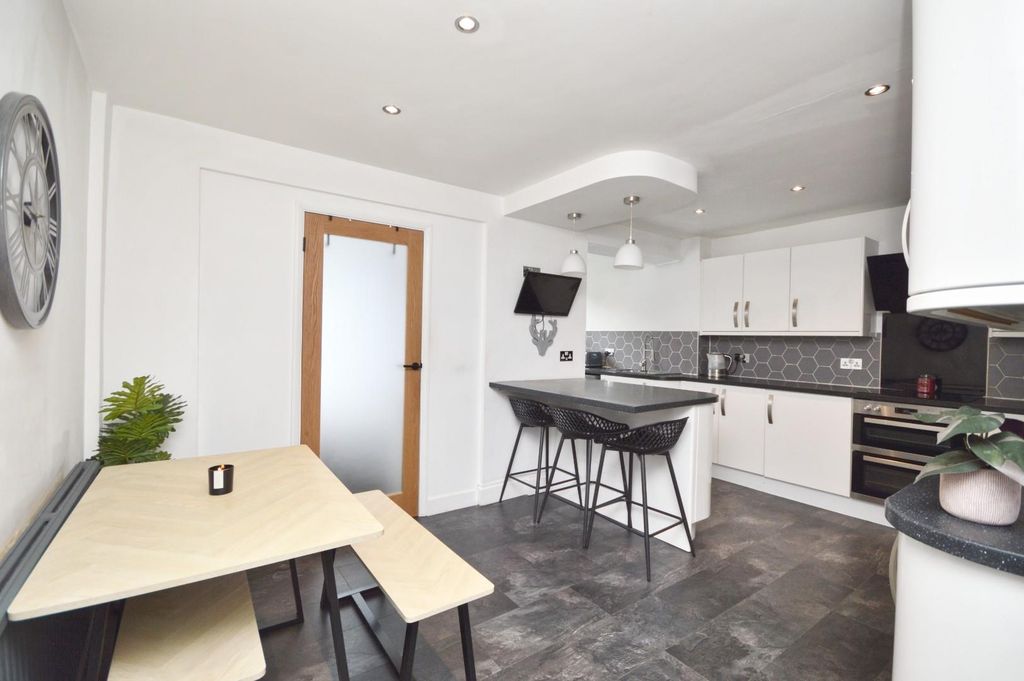 Property photo 1 of 20 Kitchen/Breakfast Room