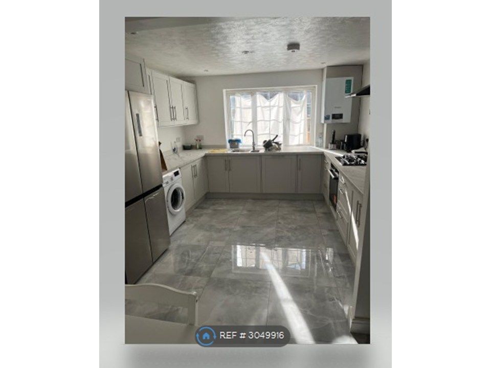 Property photo 2 of 4 Shared Kitchen