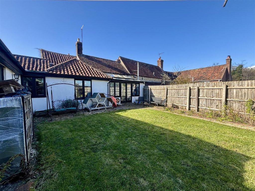 Property photo 2 of 15 Back