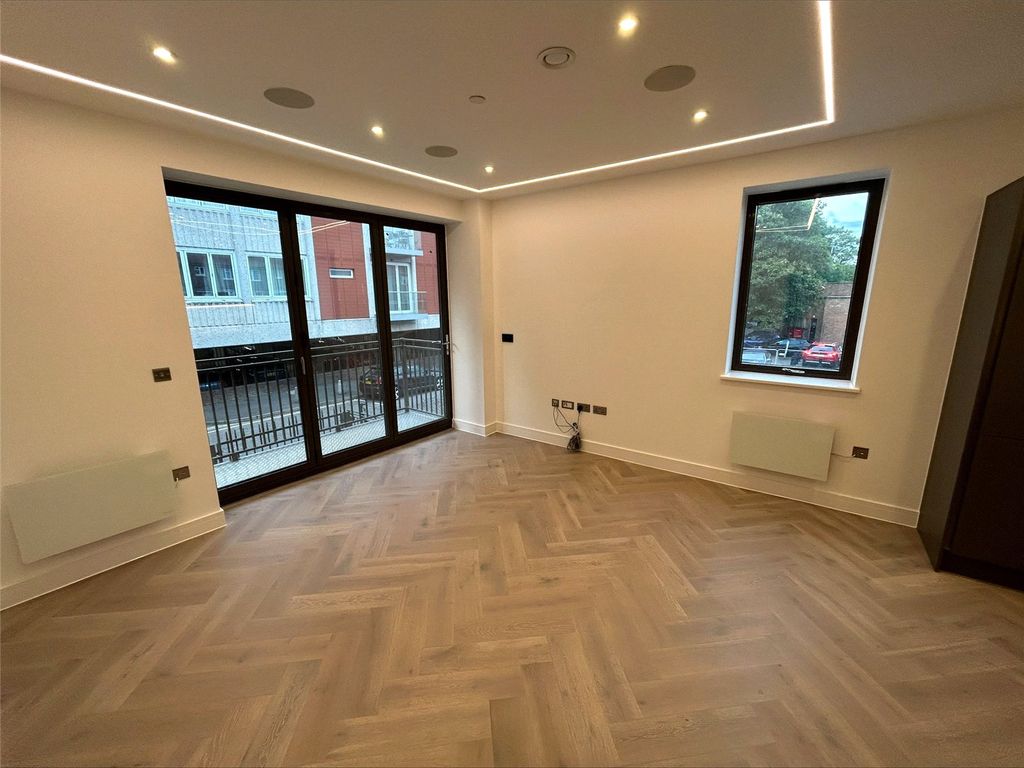 Property photo 3 of 16 Picture No. 11