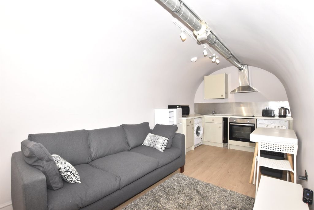 Property photo 3 of 7 Living Room