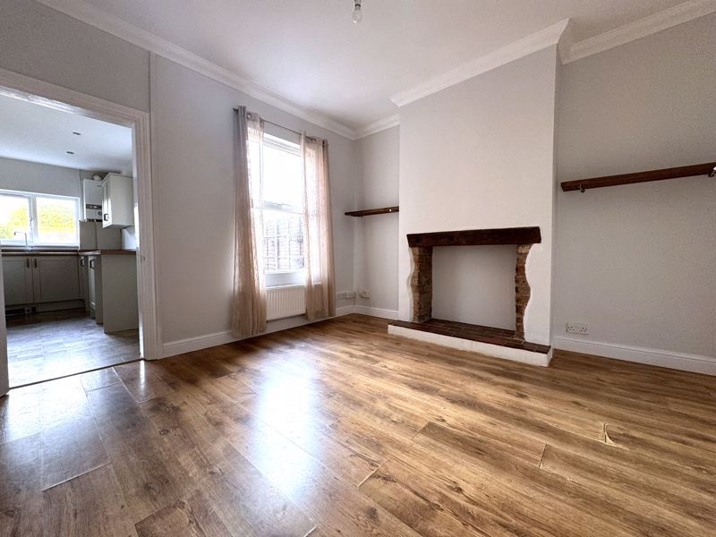Property photo 3 of 8 Dining Room