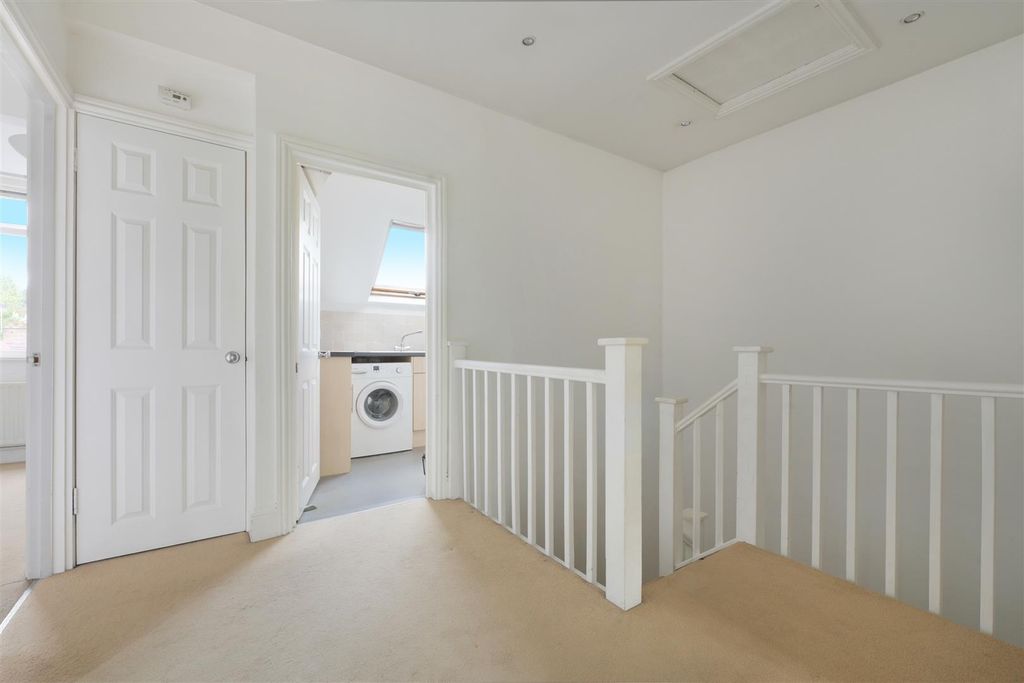 Property photo 2 of 13 Banstead Road (10).Jpg