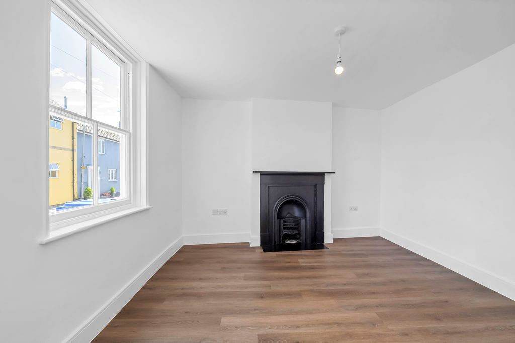 Property photo 3 of 14 Sitting Room