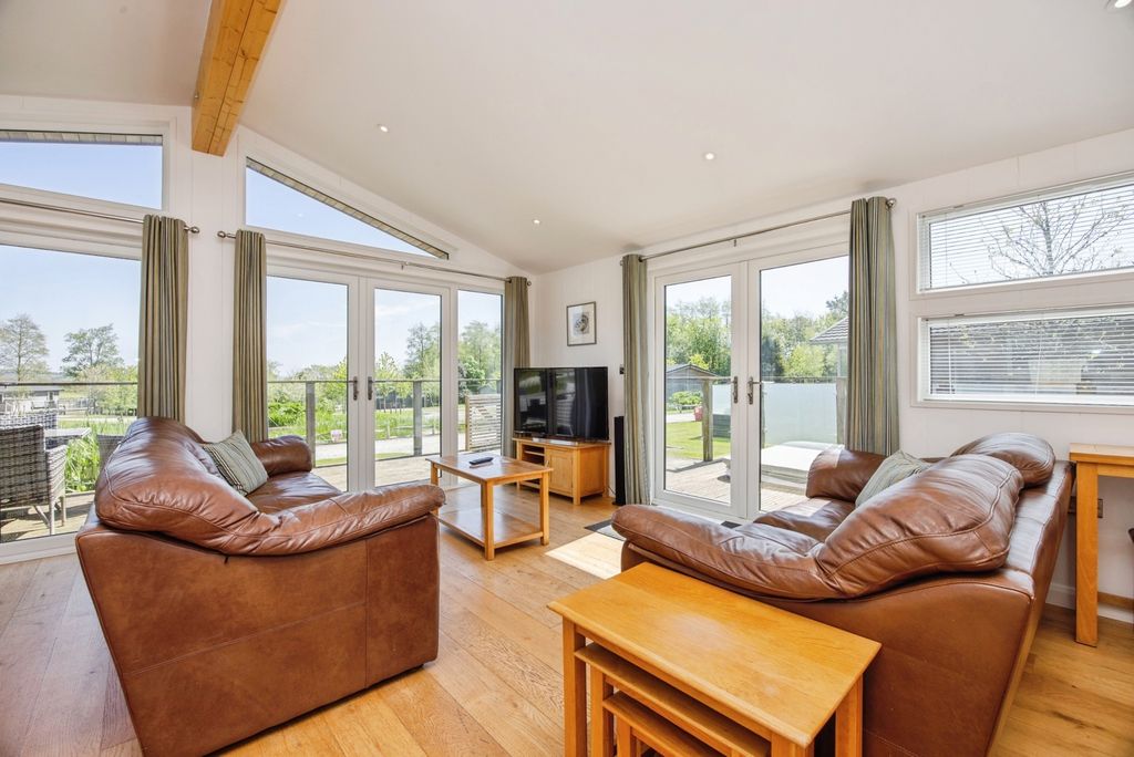 Property photo 3 of 20 Pbox-Img.Jpg