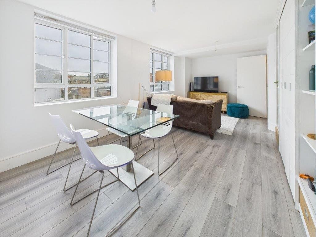 Property photo 1 of 8 Dining Area