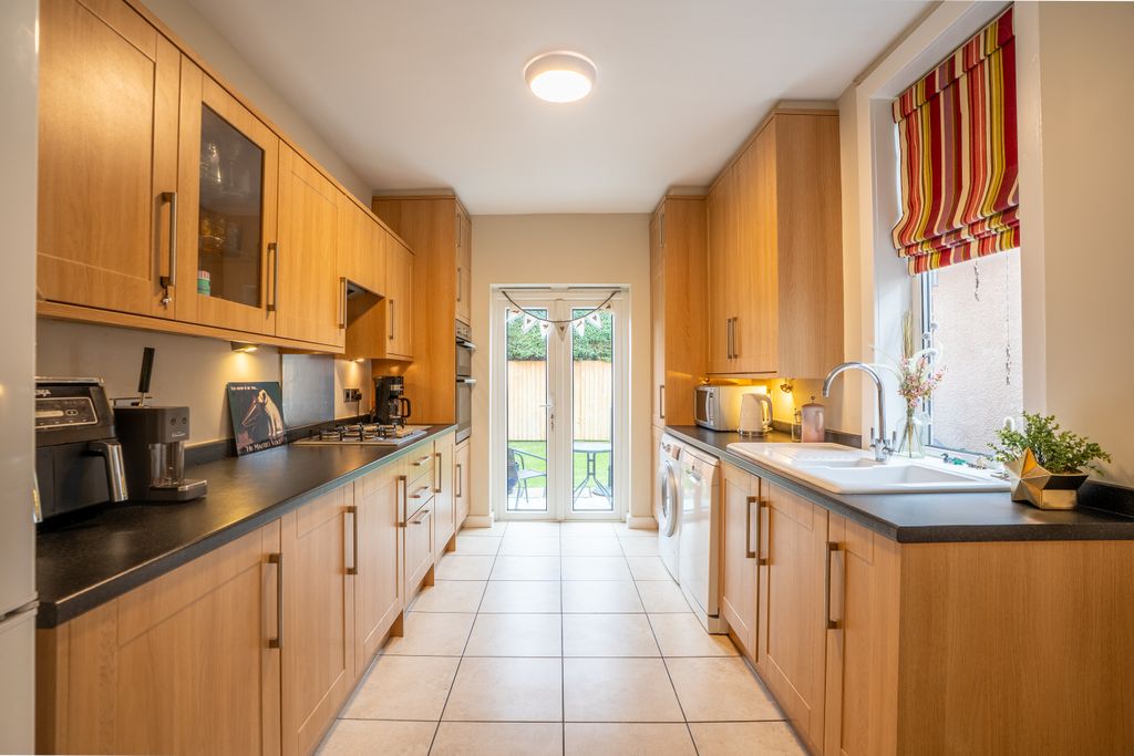 Property photo 2 of 23 7Baffamgardens10