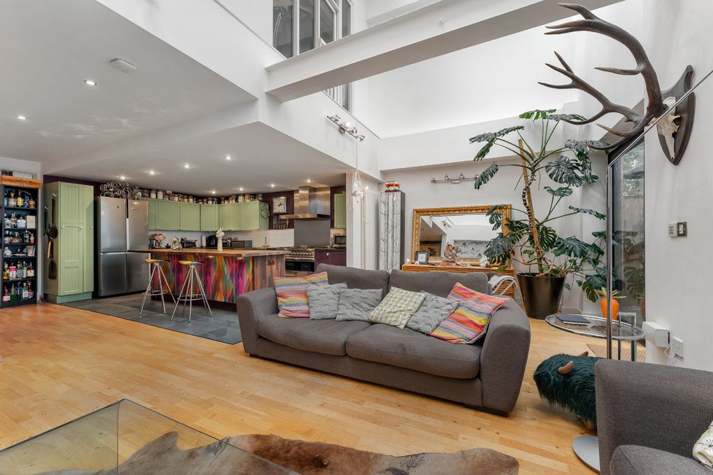Property photo 1 of 51 4493844