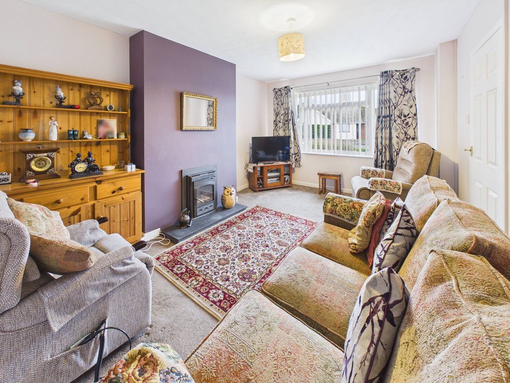 Property photo 2 of 16 Lounge