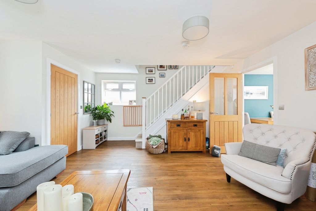 Property photo 3 of 20 Reception